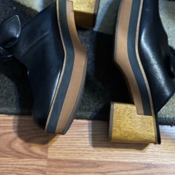 Bernardo Black Mules with Bow and Block Heel - Picture 10 of 12